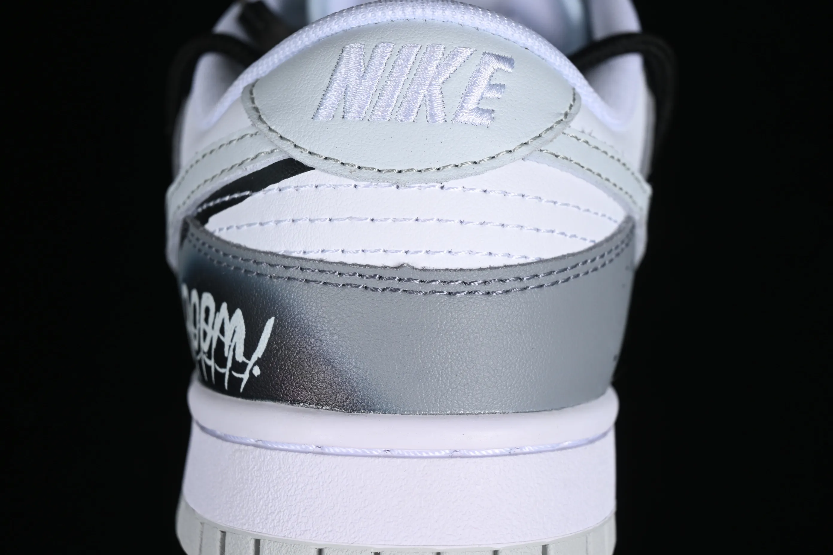 All categories Nk SB Dunk series Nk SB Dunk Low Low-top sneakers Nk Dunk Low Splash ink graffiti Double hook Halloween cross Old gradient SB strap low-top casual sneakers DV0831-101